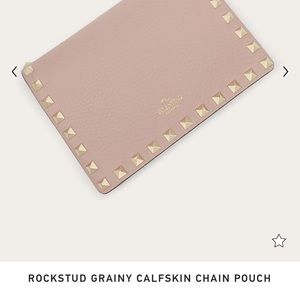 VALENTINO ROCKSTUD GRAINY CALFSKIN CHAIN POUCH POUDRE